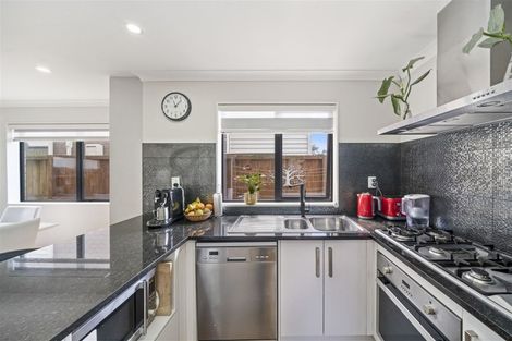 Photo of property in 93 Naylors Drive, Mangere, Auckland, 2022