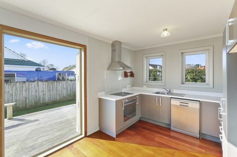 Photo of property in 141 Tukapa Street, Westown, New Plymouth, 4310