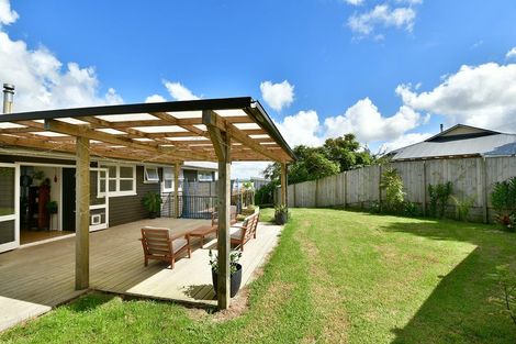 Photo of property in 22 Downer Street, Helensville, 0800