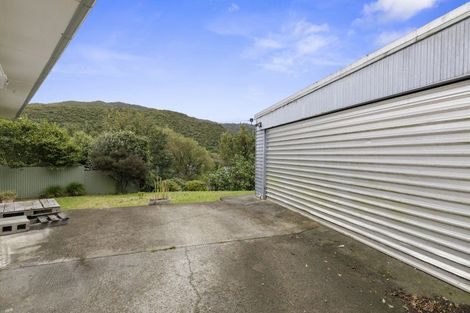 Photo of property in 4 Parenga Street, Wainuiomata, Lower Hutt, 5014