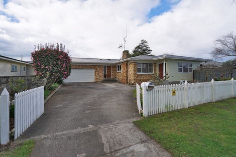 Photo of property in 2 Dover Road, St Andrews, Hamilton, 3200