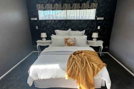 Photo of property in 70 Manuroa Road, Takanini, 2112