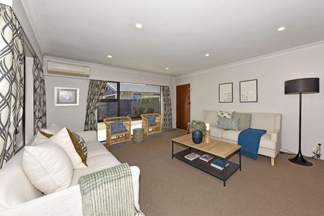 Photo of property in 2/23 Broadfell Avenue, Avonhead, Christchurch, 8042