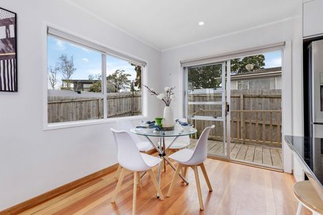 Photo of property in 13 Seabar Place, Glen Eden, Auckland, 0602