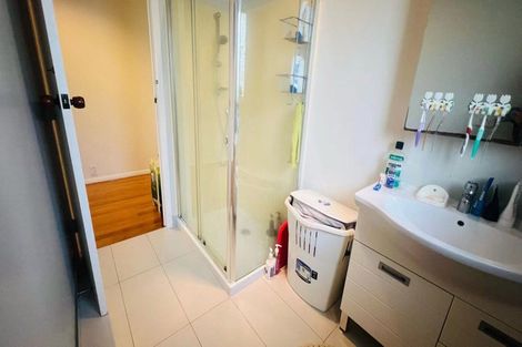 Photo of property in 172 Forrest Hill Road, Forrest Hill, Auckland, 0620