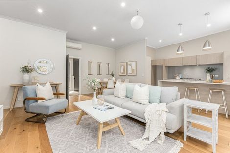 Photo of property in 5 Pacific View, Whitby, Porirua, 5024