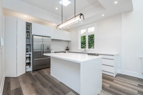 Photo of property in 210 Oriental Parade, Oriental Bay, Wellington, 6011