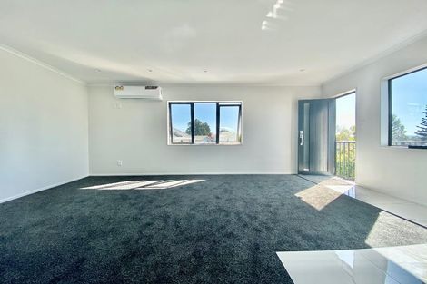 Photo of property in 547 Massey Road, Mangere, Auckland, 2022