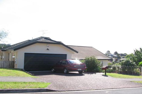 Photo of property in 4 Tyrico Close, Unsworth Heights, Auckland, 0632