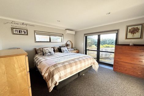 Photo of property in 35 Percy Kinsman Crescent, Riverstone Terraces, Upper Hutt, 5018