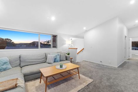 Photo of property in 18 Ridge Road, Waiake, Auckland, 0630