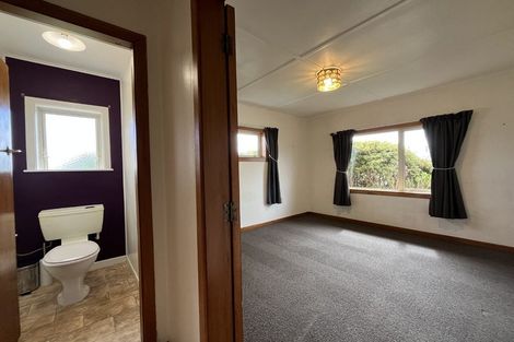 Photo of property in 1 Truby King Street, Merrilands, New Plymouth, 4312