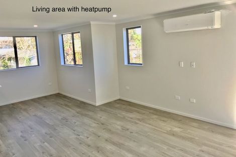 Photo of property in 2d/4 Sunnynook Road, Sunnynook, Auckland, 0620