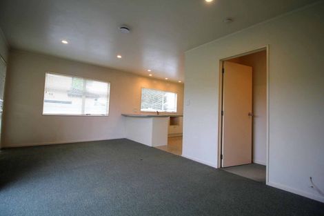 Photo of property in 27 Coniston Avenue, Te Atatu South, Auckland, 0610