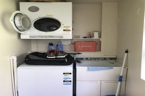 Photo of property in 4/154 Oriental Parade, Oriental Bay, Wellington, 6011