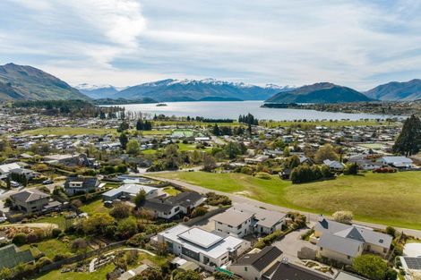 Photo of property in 15 Faulks Terrace, Wanaka, 9305