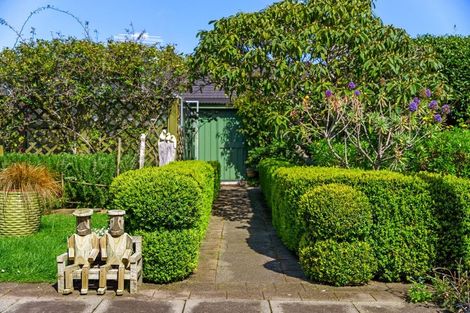 Photo of property in 22 Rewarewa Crescent, Waikanae, 5036