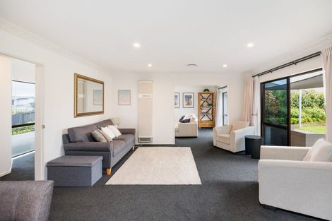 Photo of property in 77 Pacific Drive, Fitzherbert, Palmerston North, 4410