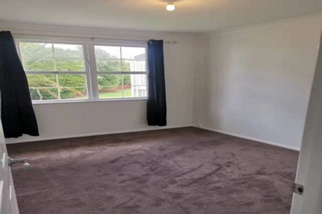Photo of property in 27 Clinton Avenue, Te Atatu Peninsula, Auckland, 0610