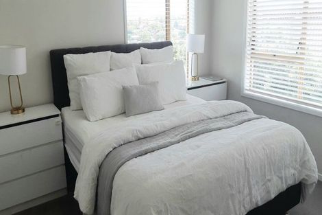 Photo of property in 1/32 Shanaway Rise, Hillcrest, Auckland, 0627