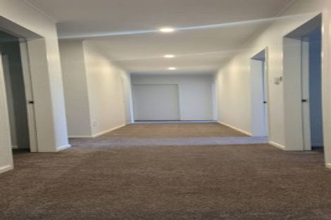 Photo of property in 6 Glanmire Road, Newlands, Wellington, 6037