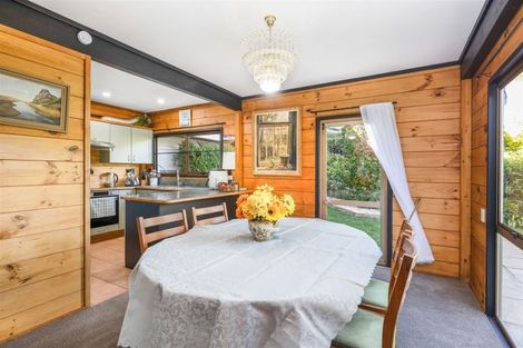 Photo of property in 2 Ramsey Place, Karori, Wellington, 6012