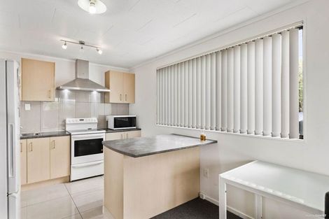 Photo of property in 2/8 Christmas Road, Manurewa, Auckland, 2102