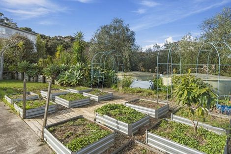 Photo of property in 15 Matheson Road, Red Beach, 0932