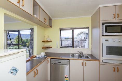Photo of property in 36 Field Way, Waikanae Beach, Waikanae, 5036