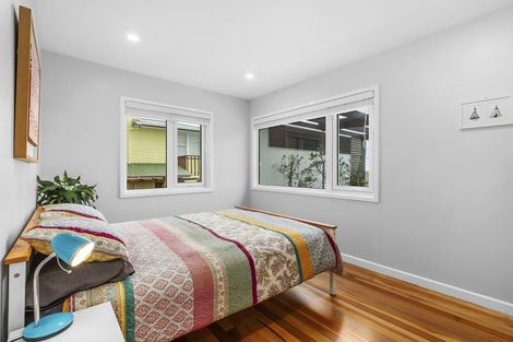 Photo of property in 92 Kahu Road, Paremata, Porirua, 5024