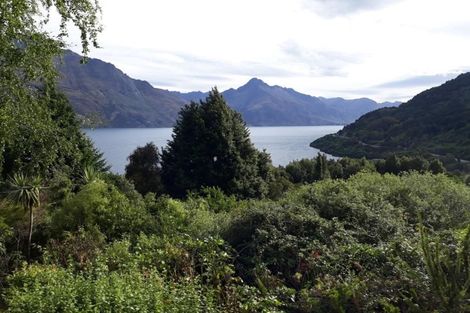 Photo of property in 16 Mckerrow Place, Sunshine Bay, Queenstown, 9300