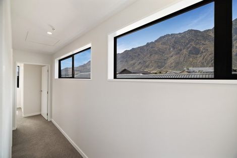 Photo of property in 4 Shallow Close, Jacks Point, 9371