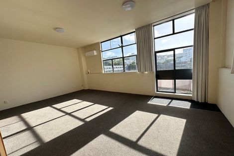 Photo of property in 4 Torrens Terrace, Mount Cook, Wellington, 6011