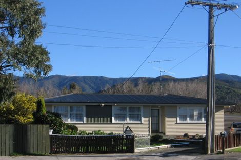Photo of property in 13 Hardie Grove, Featherston, 5710