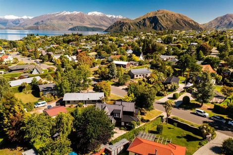 Photo of property in 9 Hunter Crescent, Wanaka, 9305