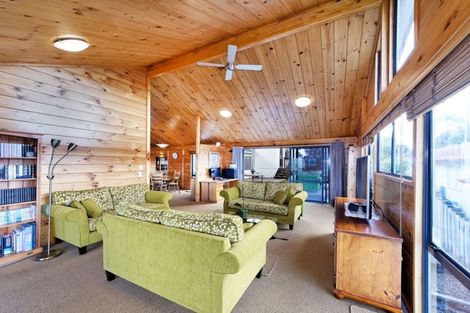 Photo of property in 44 Simpson Road, Ranui, Auckland, 0612