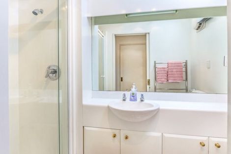 Photo of property in 135 Fendalton Road, Fendalton, Christchurch, 8052