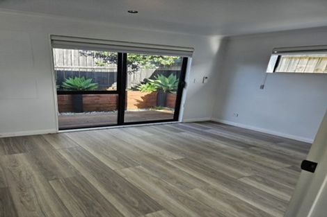 Photo of property in 15 Cambridge Road, Riverhead, 0820