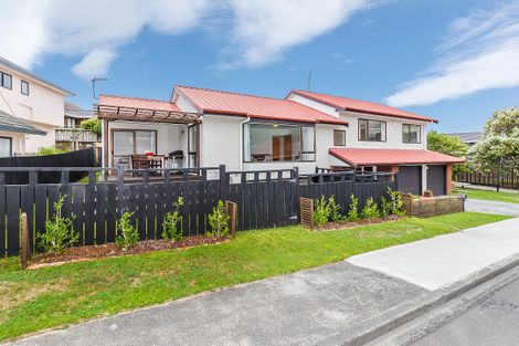 Photo of property in 80 Cortina Avenue, Johnsonville, Wellington, 6037
