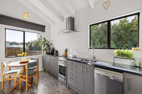 Photo of property in 2/56 Heron Avenue East, Matua, Tauranga, 3110