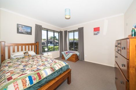Photo of property in 53 Geneva Terrace, Kelvin Grove, Palmerston North, 4414