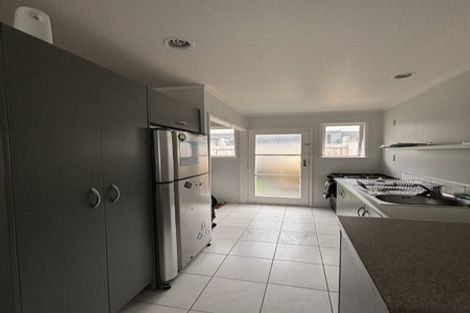 Photo of property in 1/10 Agincourt Street, Glenfield, Auckland, 0629