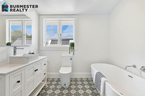 Photo of property in 5 Porter Crescent, Helensville, 0800