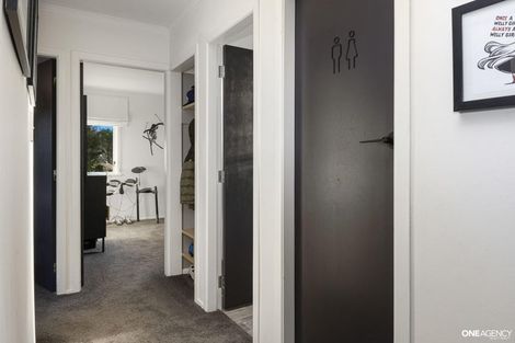 Photo of property in 22 Bartlett Grove, Tawa, Wellington, 5028