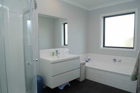 Photo of property in 41 San Priamo Place, Paraparaumu Beach, Paraparaumu, 5032