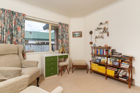 Photo of property in 1b Kereru Bend, Tawa, Wellington, 5028