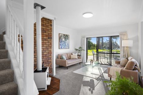 Photo of property in 5 Godwit Place, Waiuku, 2123