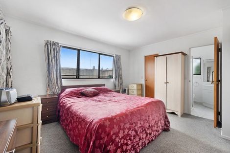 Photo of property in 2/55 Aviemore Drive, Highland Park, Auckland, 2010