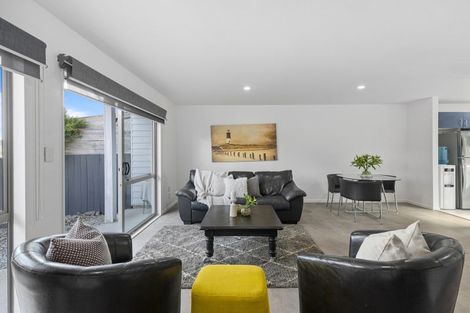 Photo of property in 27/3 Hulme Place, Henderson, Auckland, 0612