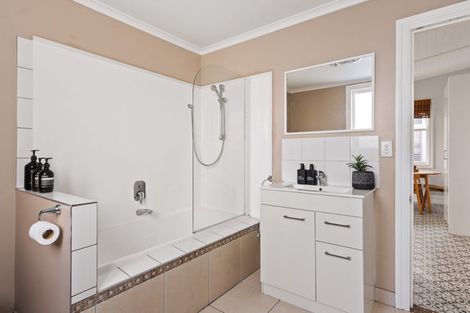 Photo of property in 14 Root Street, Gisborne, 4010